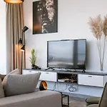 Huswell - Bright With Seaview بريدين