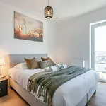 شقة Huswell - Bright With Seaview بريدين