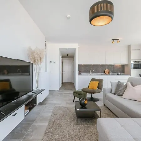 Huswell - Bright With Seaview *