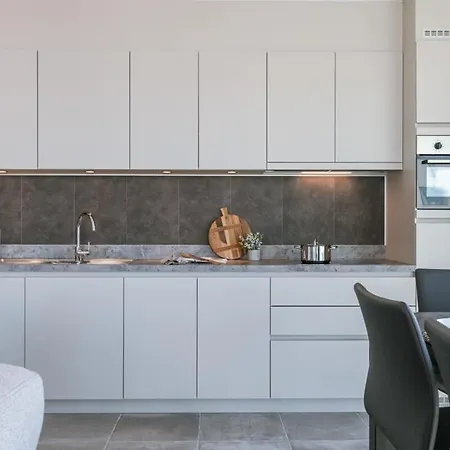 Huswell - Bright With Seaview *