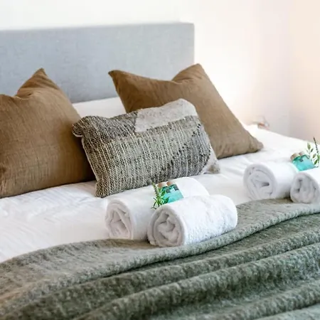 Huswell - Bright With Seaview Бреден