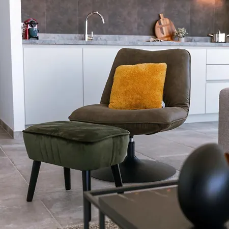 Huswell - Bright With Seaview